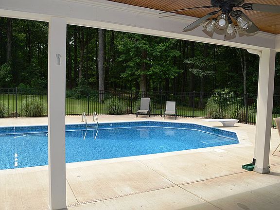 5th image of 1181 White Oak Dr