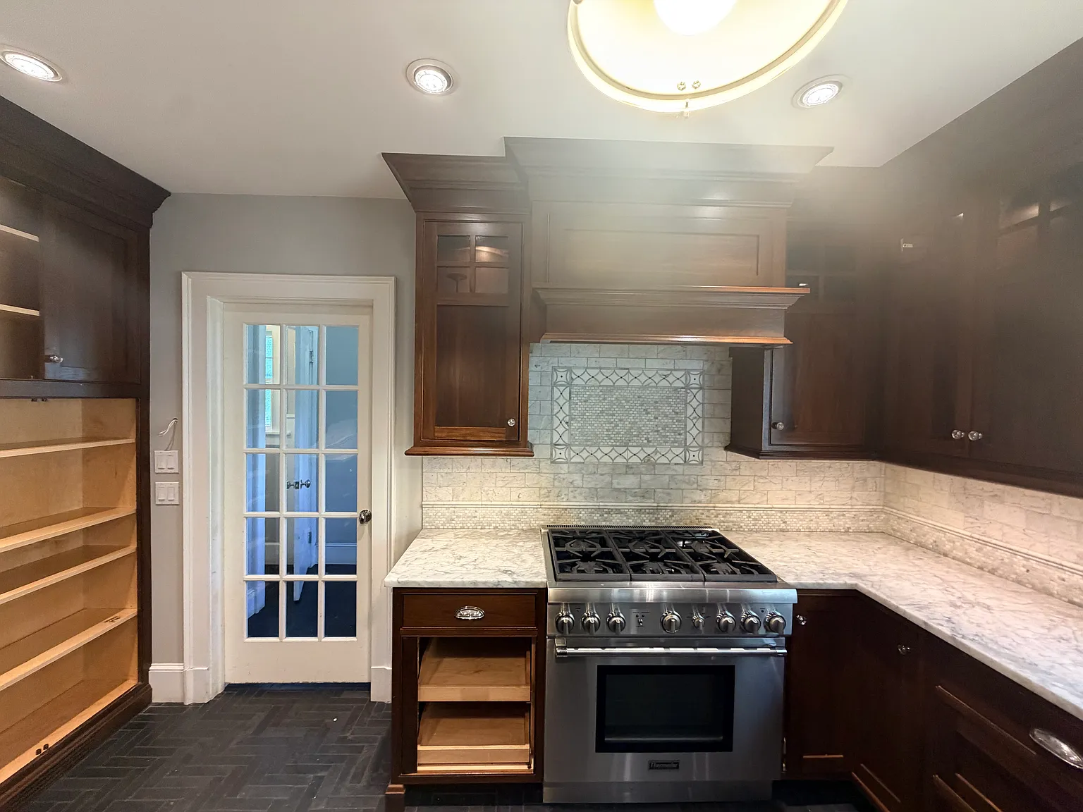 4 bed, 2.5 bath, 3010 sqft, $4,800 — Photo 2