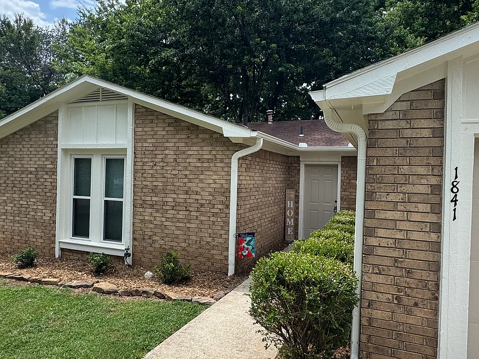 1841 N Seminole Ct