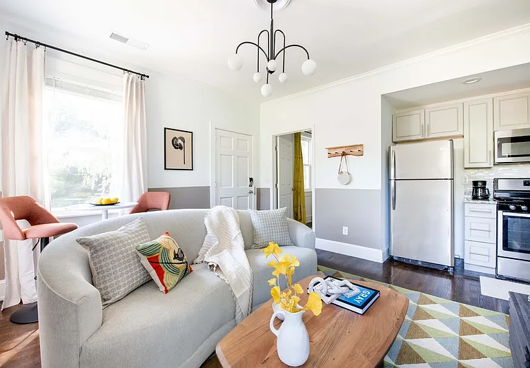 1351 Oxford Rd NE #4 — Photo 3