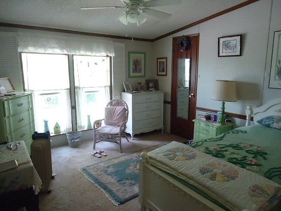 3rd image of 104 Knoll Dr