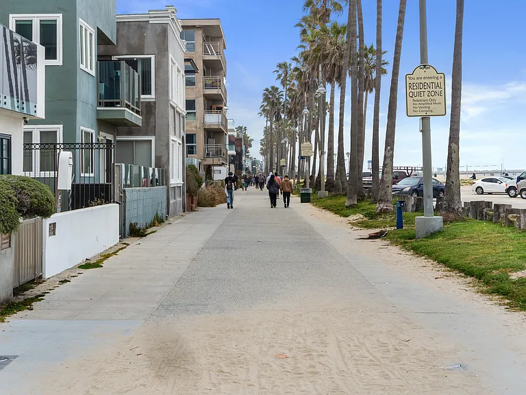 21 S Venice Blvd — Photo 12