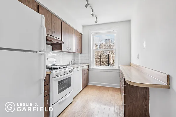 Rented by Leslie J. Garfield | media 13