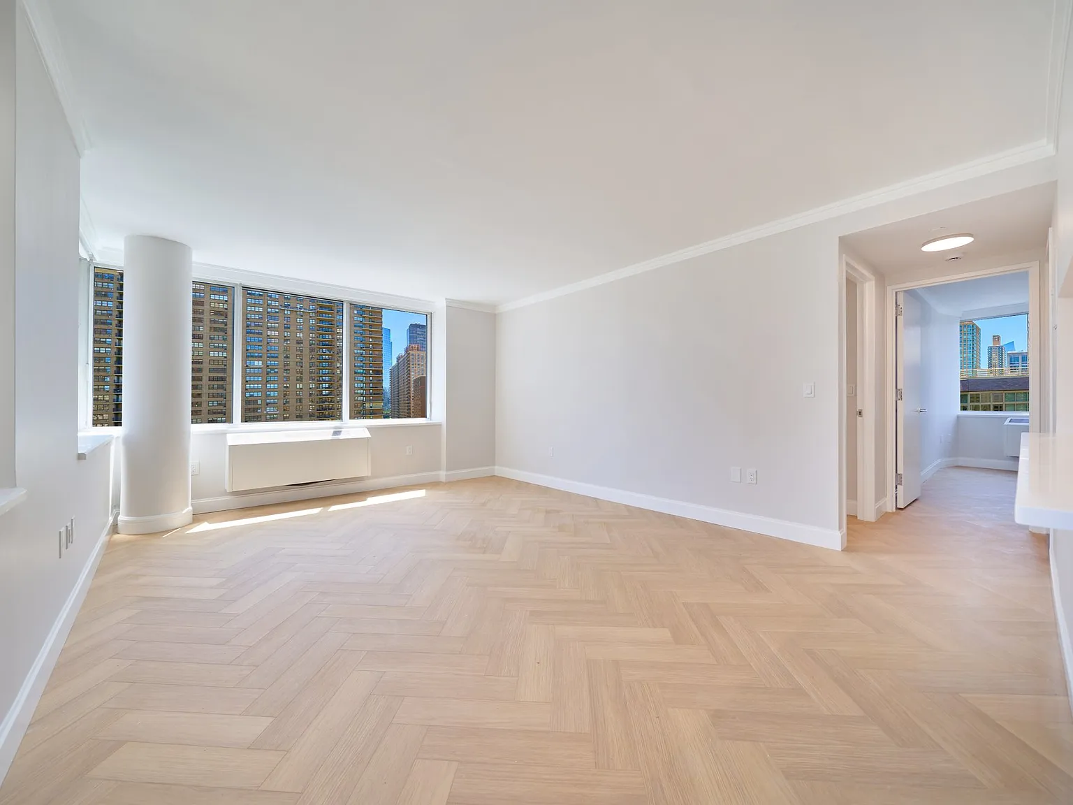 160 Riverside Boulevard — Photo 4