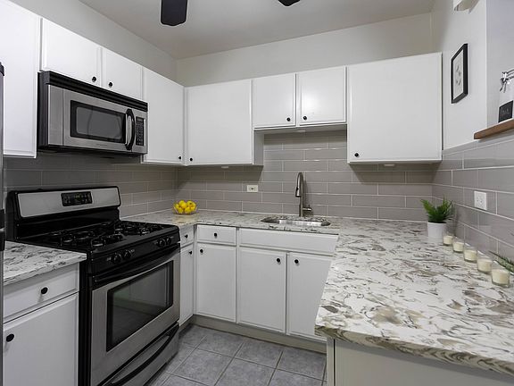 5th image of 726 W Buena Ave APT 3C