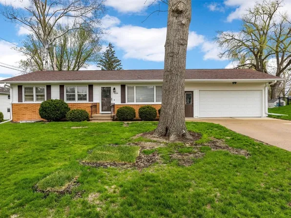 3830 Valley Pl NE, Cedar Rapids, IA 52402