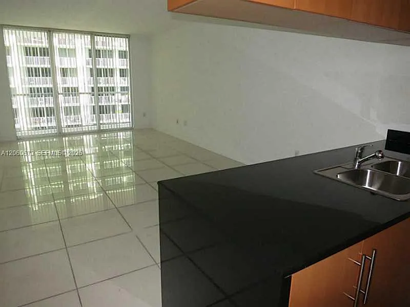 Opera Tower Condo — Photo 3