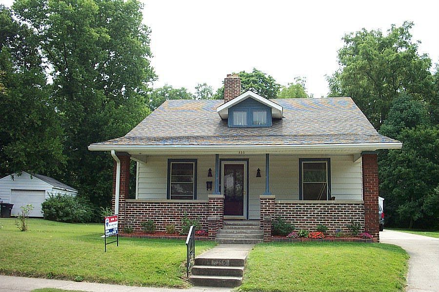 Located In Desirable Highland Park