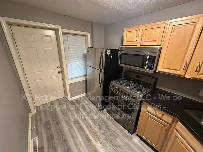 1110 W 41st Ter #1W — Photo 10