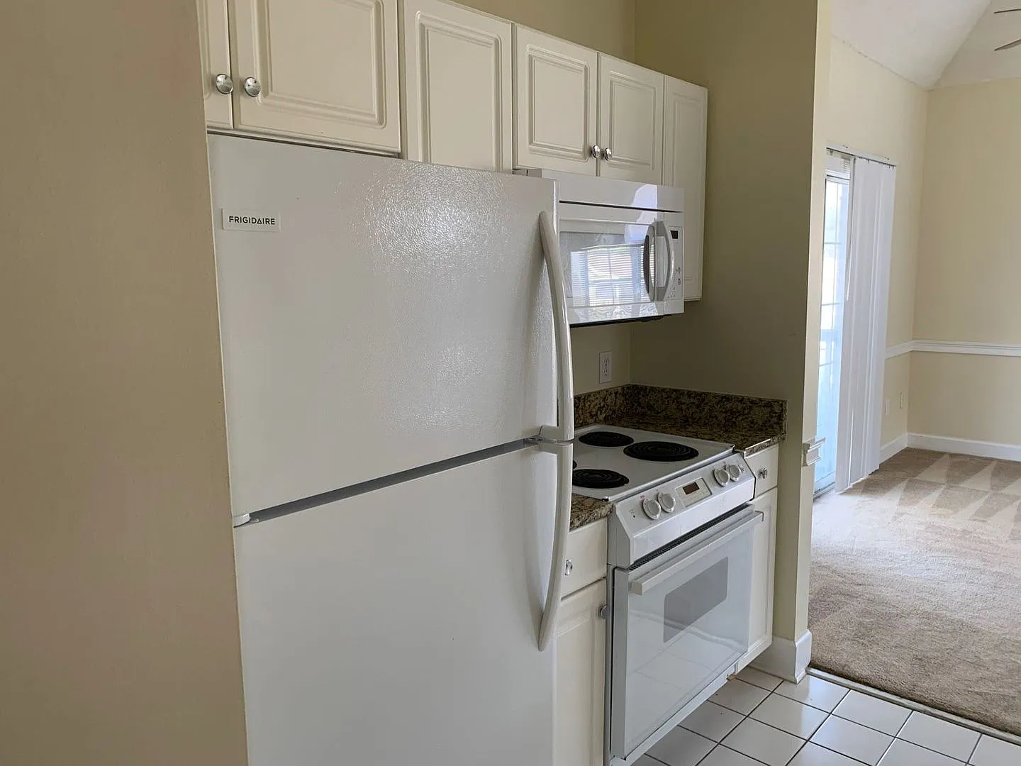 1 Bedroom 3rd Floor Condo in Myrtlewood — Photo 4