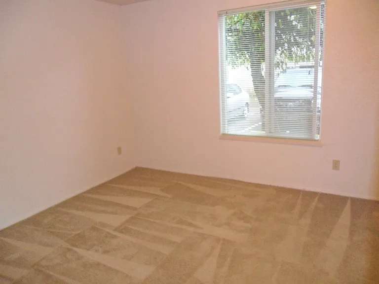 1001 Hermitage Way S #5 — Photo 6
