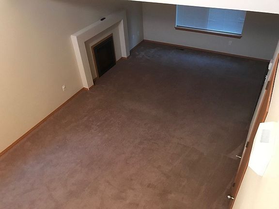 5th image of 703 NE Lauren St