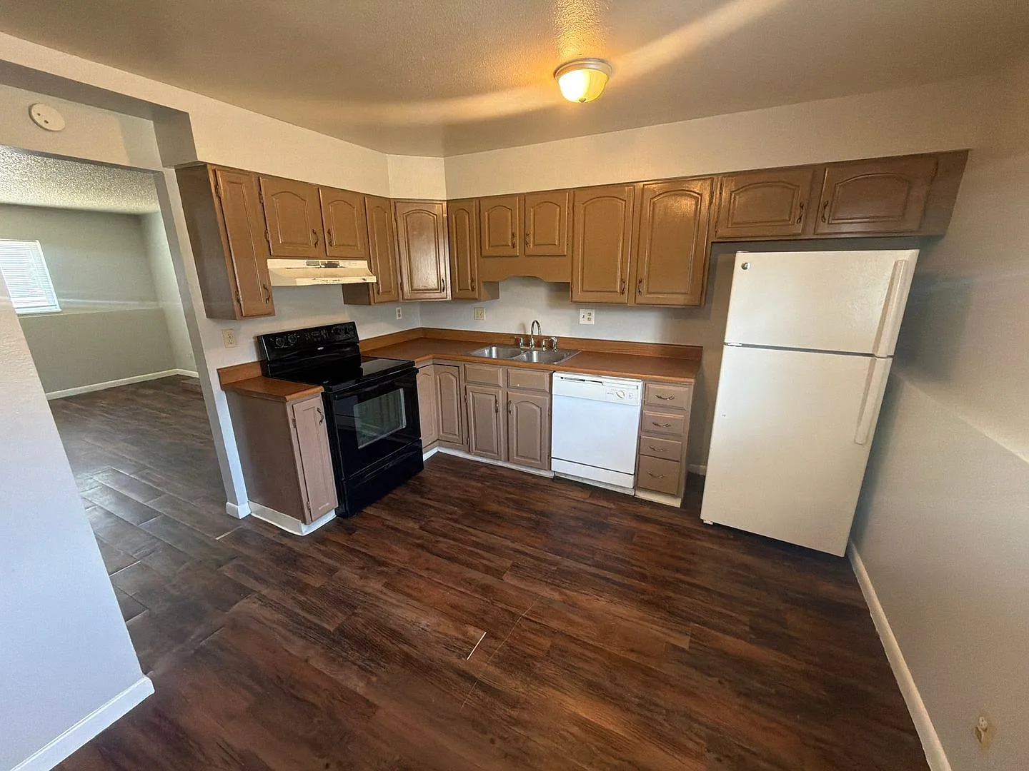 Pikes Pike #4469 | 1 Month Free - 2 Bed / 1 Bath Apartment With Private Entry & W/D In Unit! — Photo 2