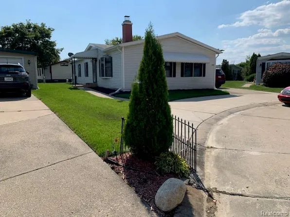 20706 Gaslight Dr, Clinton Township, MI 48036