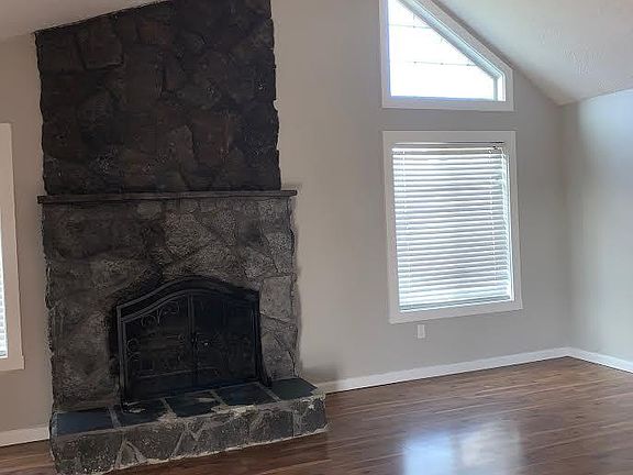 4th image of 1423 SE 147th Ave