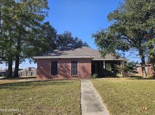 7726 W Falcon Cir, Ocean Springs, MS 39564
