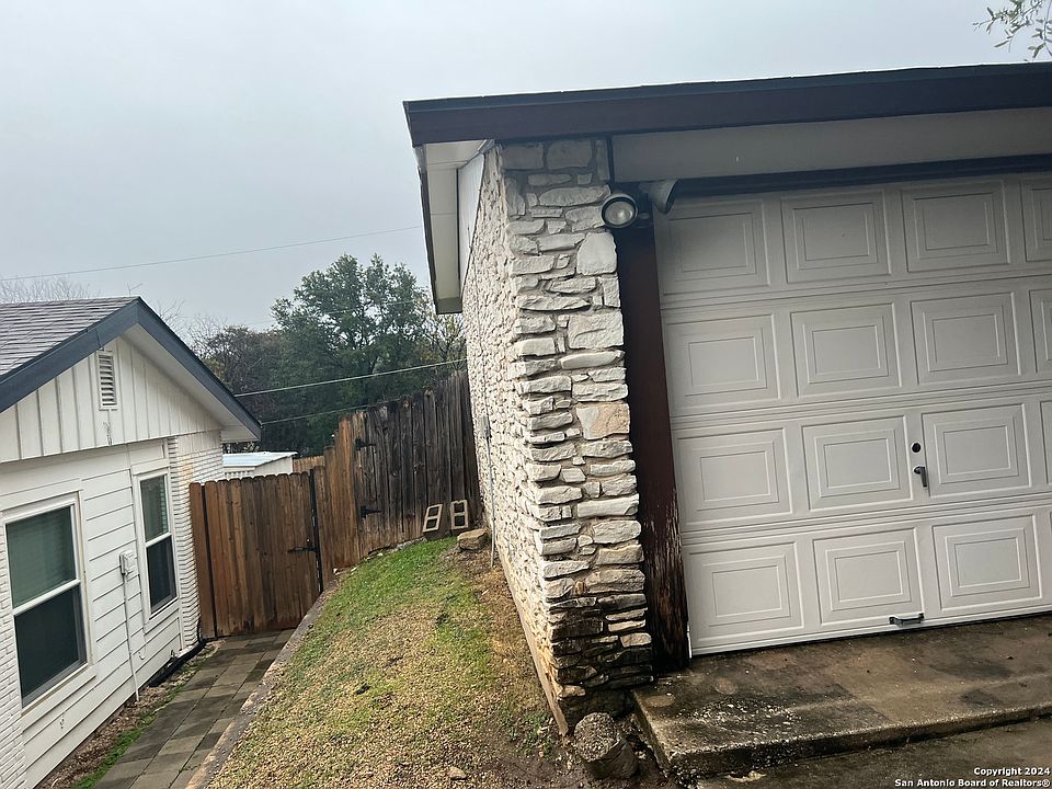 2nd image of 3307 SHADY SPRINGS DR