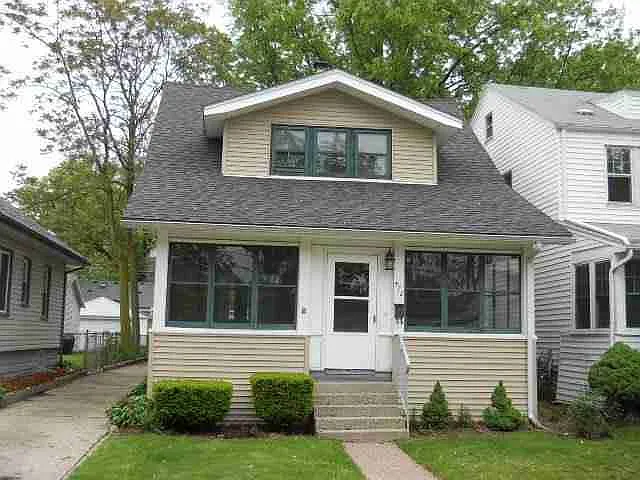 470 W Bennette St photo 1