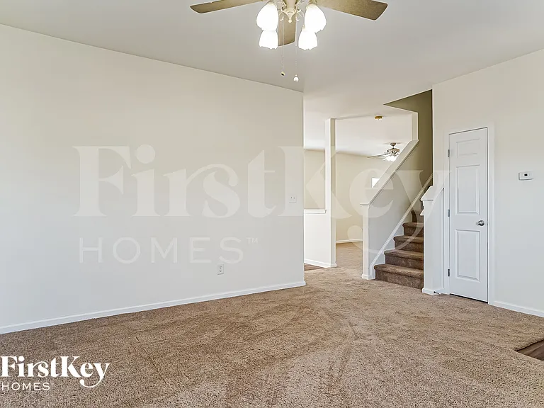 245 N Weststone Blvd — Photo 4