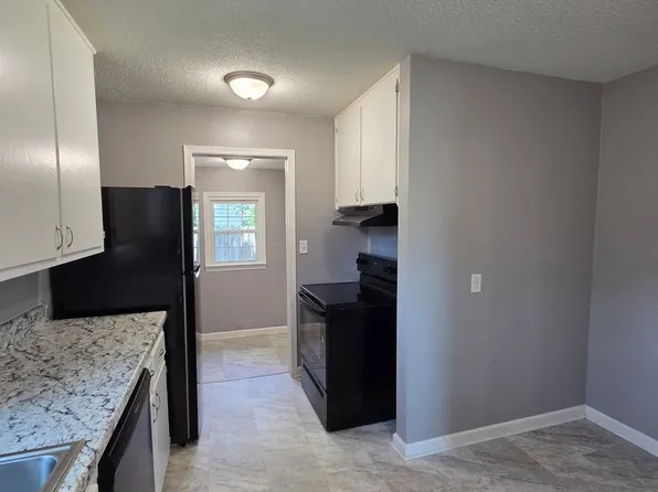 331 W 4th St, Haysville, KS 67060