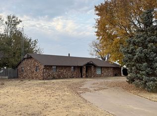 10023 N Lark Rd, Weatherford, OK 73096