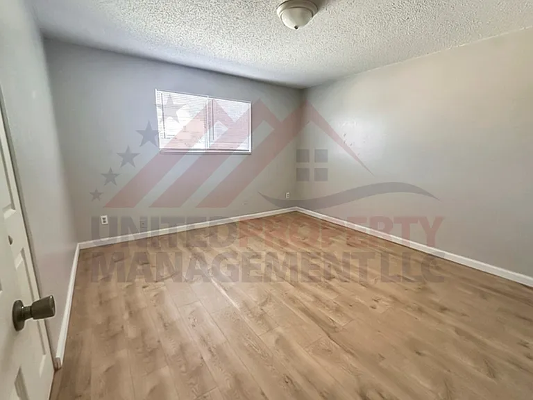 900 Lamont St — Photo 5