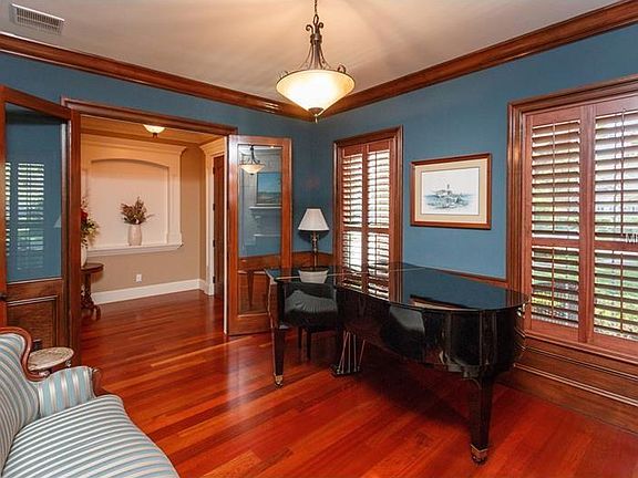 4th image of 1711 Spruce Ave