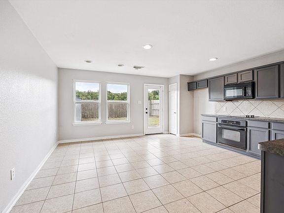 5th image of 1419 Chandler Park Ln