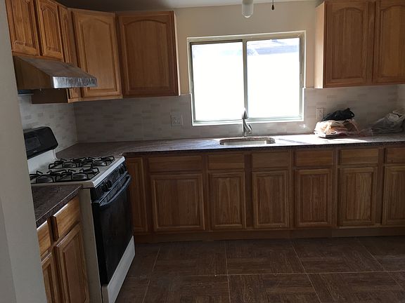 4th image of 287 Hett Ave