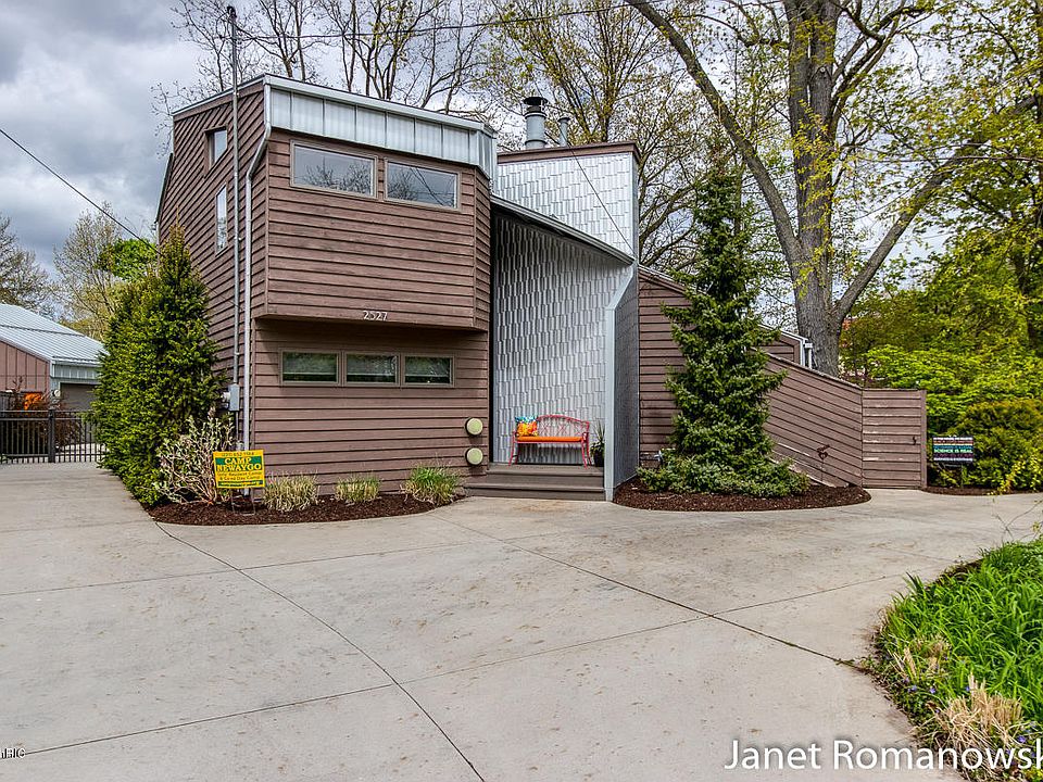 1st image of 2527 Lake Dr SE