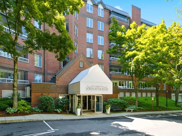 300 River Road #111, Manchester, NH 03104