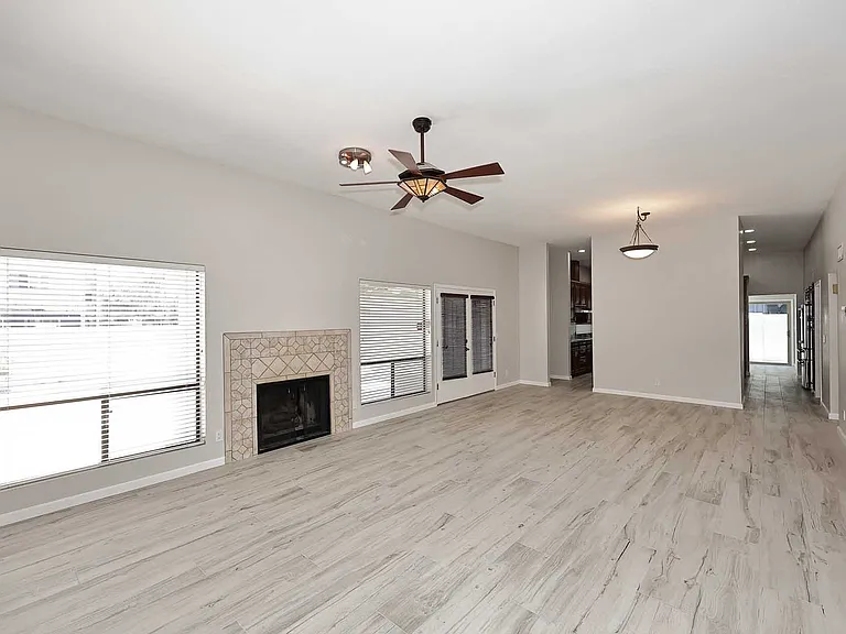 1627 E Redfield Rd — Photo 12