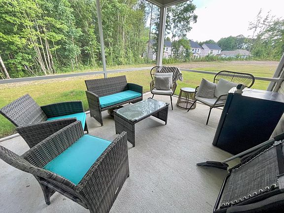 2nd image of 370 Glen Meadow Dr