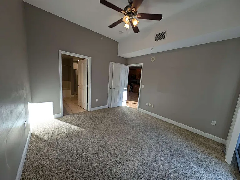 1950 N Logan St #914 — Photo 9