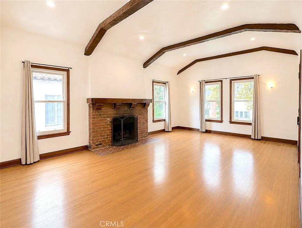 3 bed, 1933 sqft, $6,000 — Photo 2