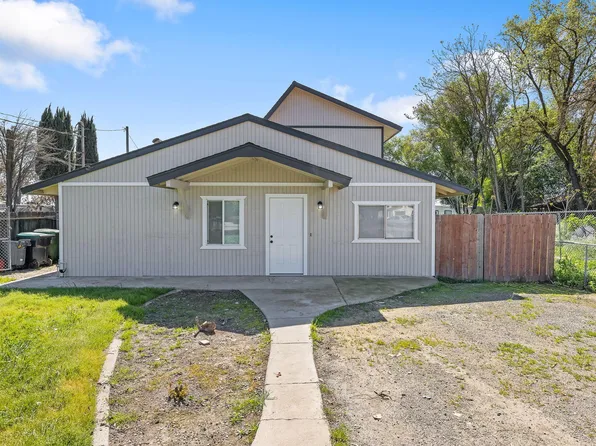 2705 W Alpine Avenue, Tulare, CA 93274
