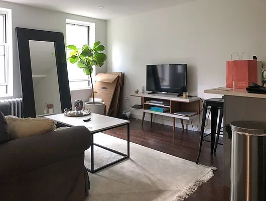 Rented by Kahen Properties | media 25