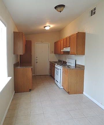 3rd image of 500 Cresthill Dr