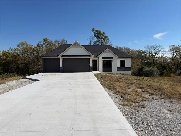 21503 Twin Oaks Pkwy, Peculiar, MO 64078