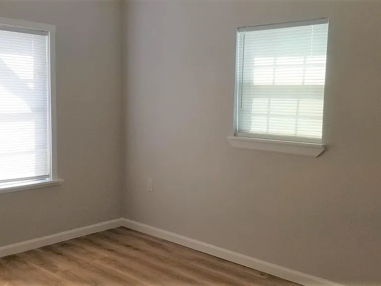 2504 Avenue F — Photo 9