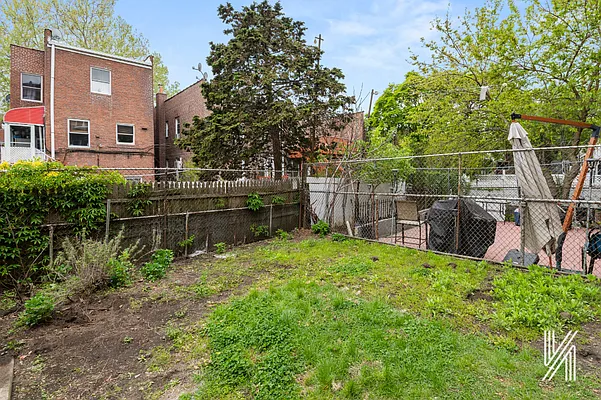 Rented by Compass | media 18