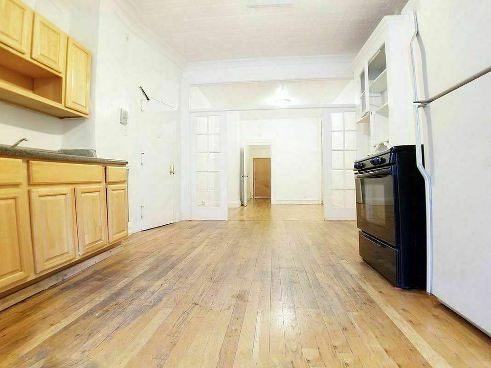 1st image of 318 Jefferson St