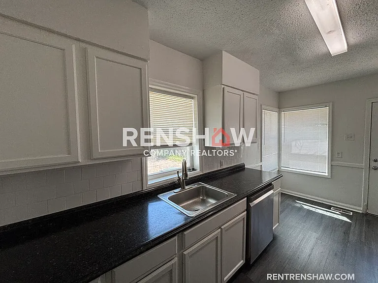 378 N Highland St — Photo 11