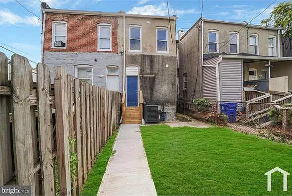 2402 Presbury St — Photo 23