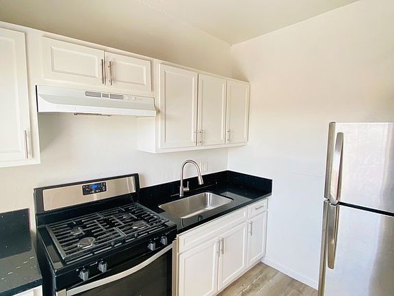 2nd image of 1310 S Wilton Pl #A37553786