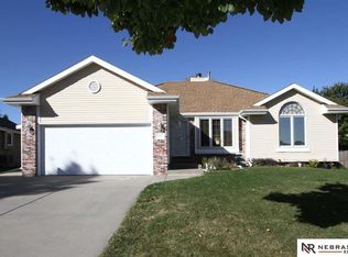 3021 Crown Pointe Rd, Lincoln, NE 68506