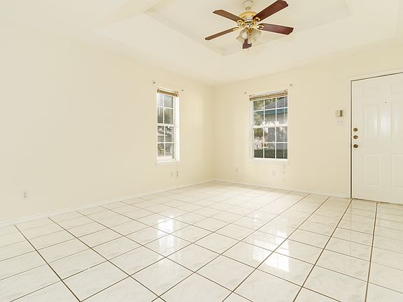 3rd image of 1107 Stonehaven Blvd #2