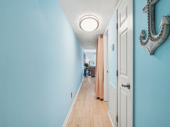 4th image of 4445 Kingsport Rd. #101