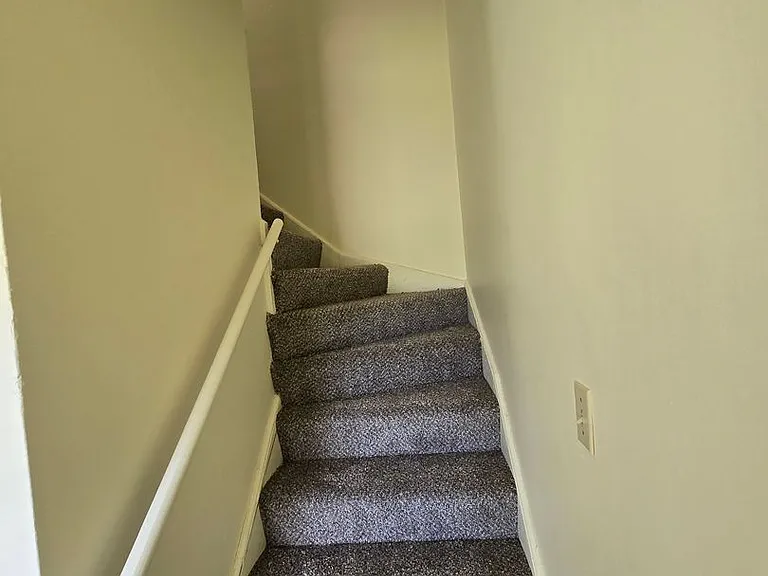 Mulford Park Apartments — Photo 35