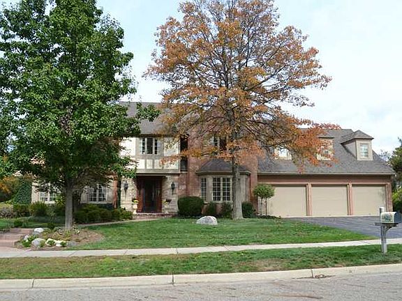 2nd image of 1253 E Hillwood Cir